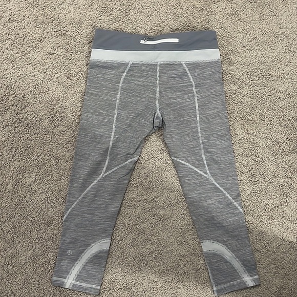 Lululemon gray & white stripe speed leggings (with back zipper pouch). - Picture 2 of 4